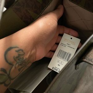 Large Michael Kors bag (purse). Brand new